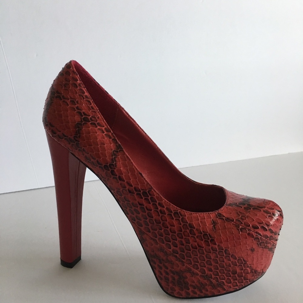 NIB BEBE KHLOE RARE EXOTIC PYTHON!! Red High Heel Pumps Size 8